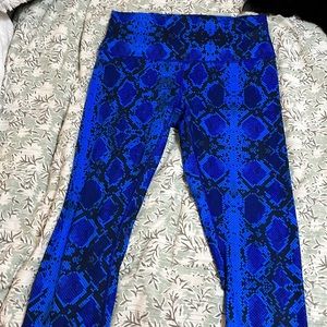 Blue snake print leggings
